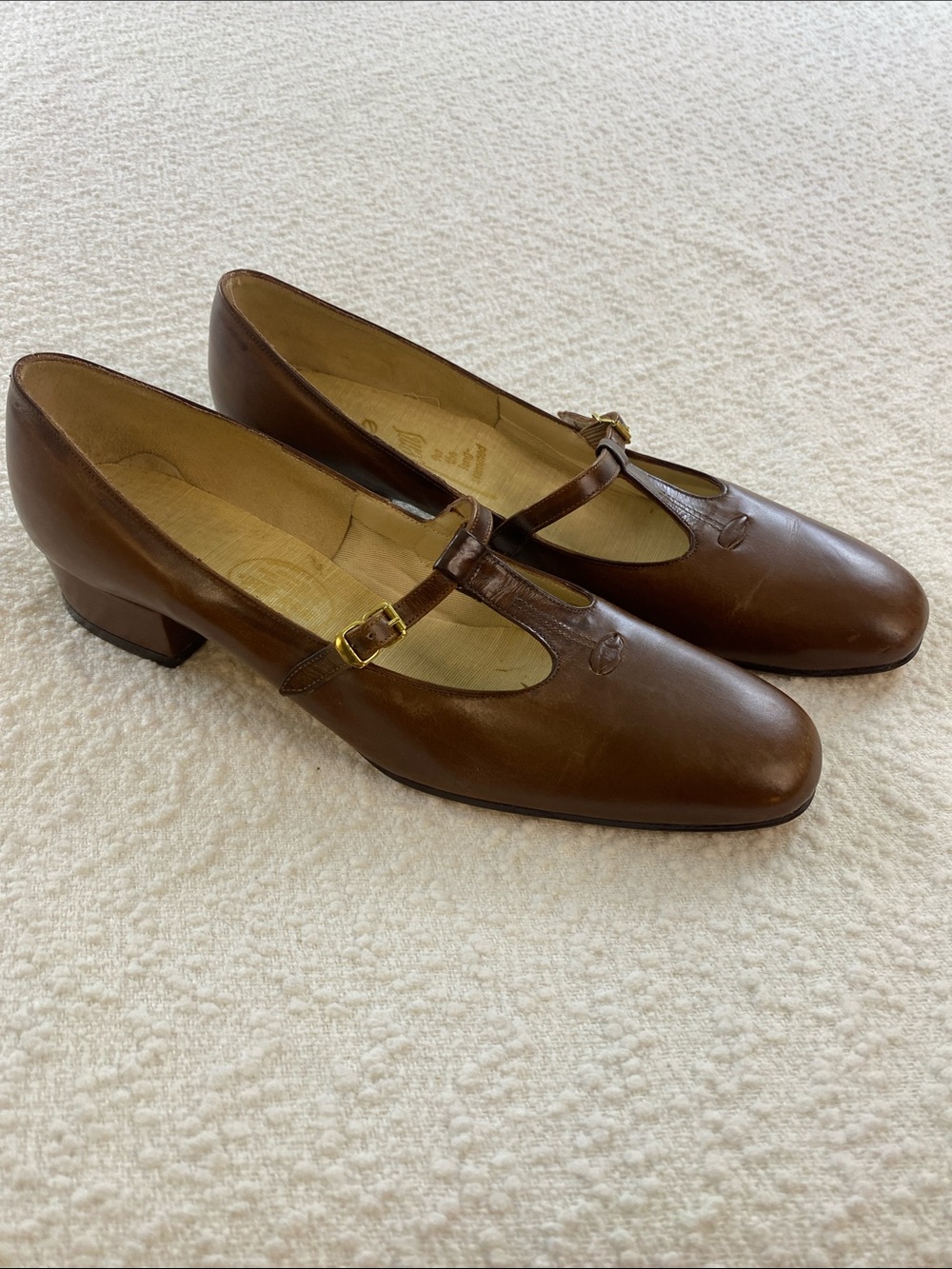 Original 1960s Vintage Women's Brown Leather T-Strap Low Heel Pumps by Stems